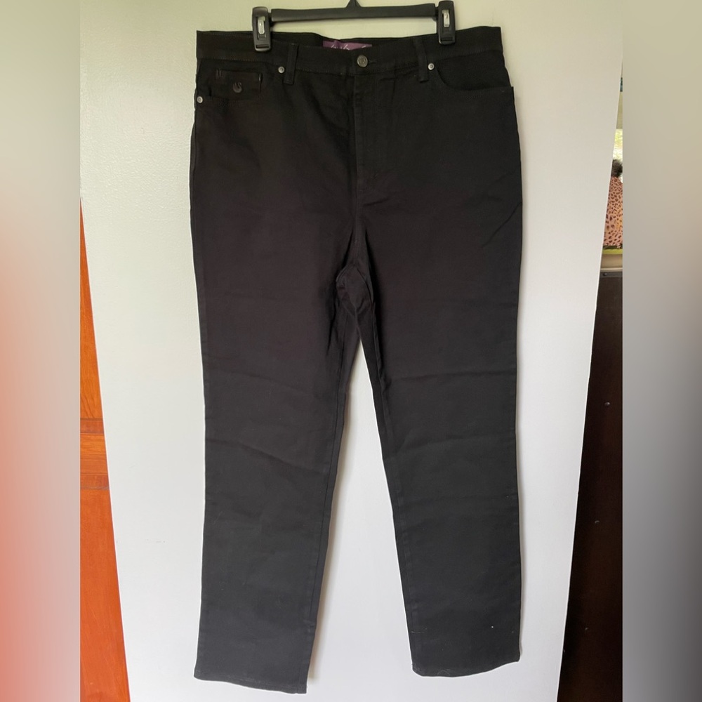 Gloria Vanderbilt Women’s Amanda Jeans, Size 14